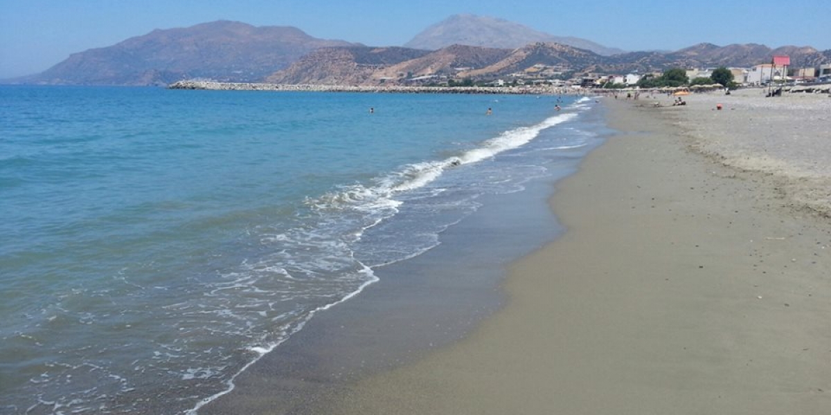 Kokkinos Pirgos beach