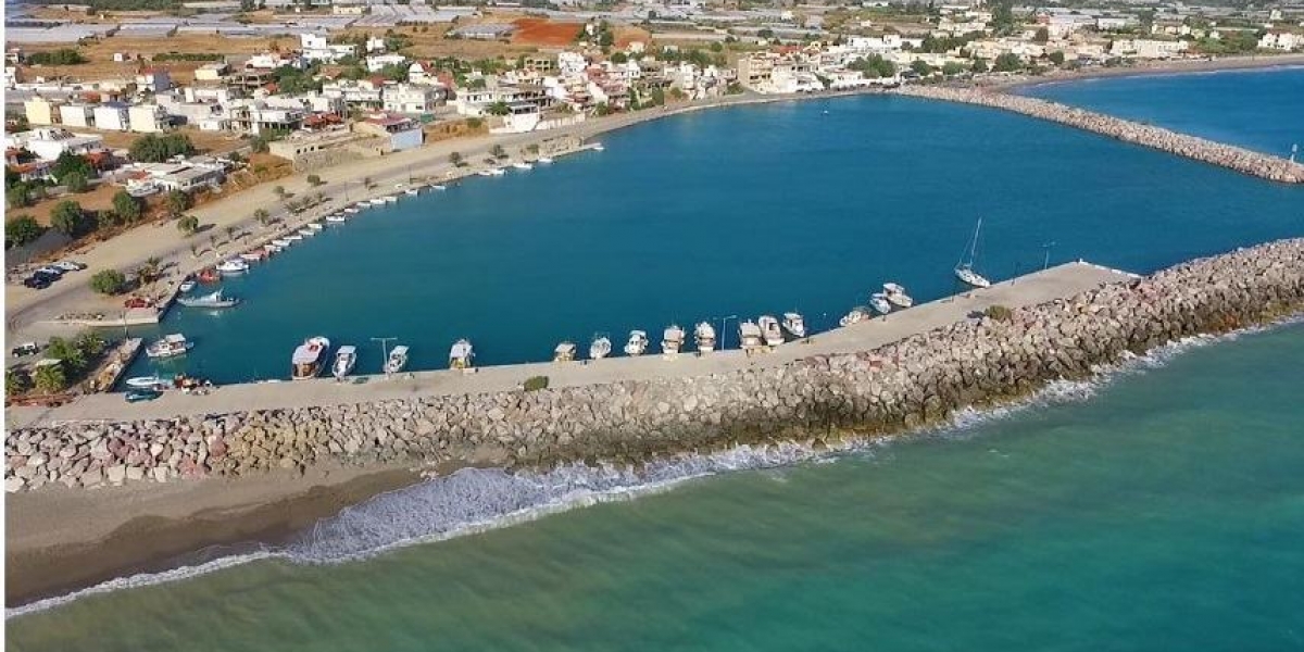 Kokkinos Pirgos beach